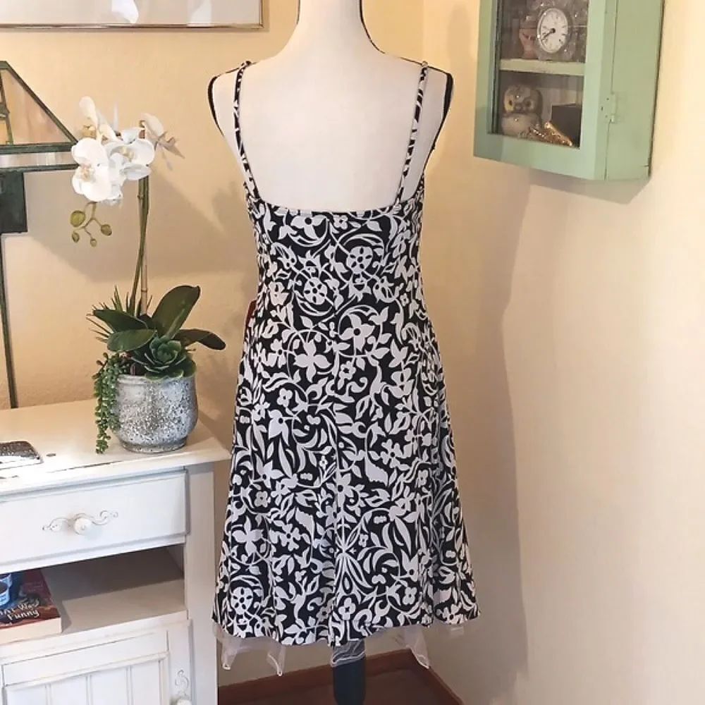 NWT Ruby Rox Monochrome Floral Pattern Dress - Picture 6 of 12